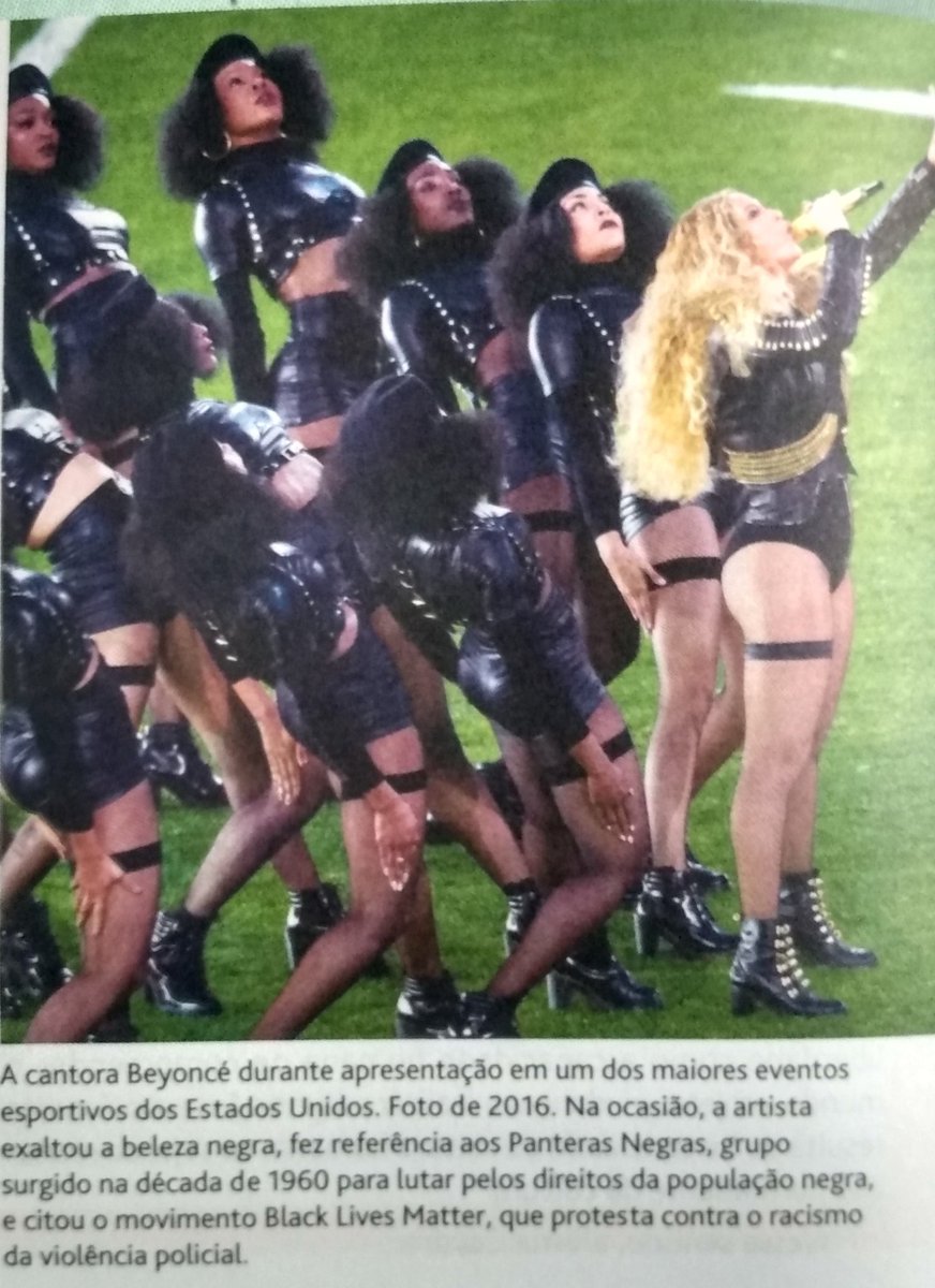 petalscarey's tweet photo. Beyoncé em livro de filosofia, essa mulher é uma lenda mesmo https://t.co/Ey8u1qo64q