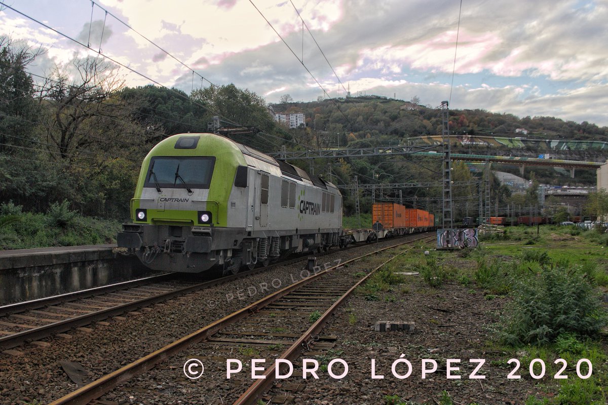 Pedro23021975's tweet photo. 601-007 con el últimamente normal Laumar Bilbao-Fsl pasando por Olabeaga.
#captrain #captrain_fanpage #bitrac #olabeaga #laumar #railpicoftheday #rail_barons #railpics_insta #trendeldia #railway #railroad #eisenbahn #eisenbahnfotografie #trainlovers #trainphotos #trainspotting https://t.co/P0uZasDZhY