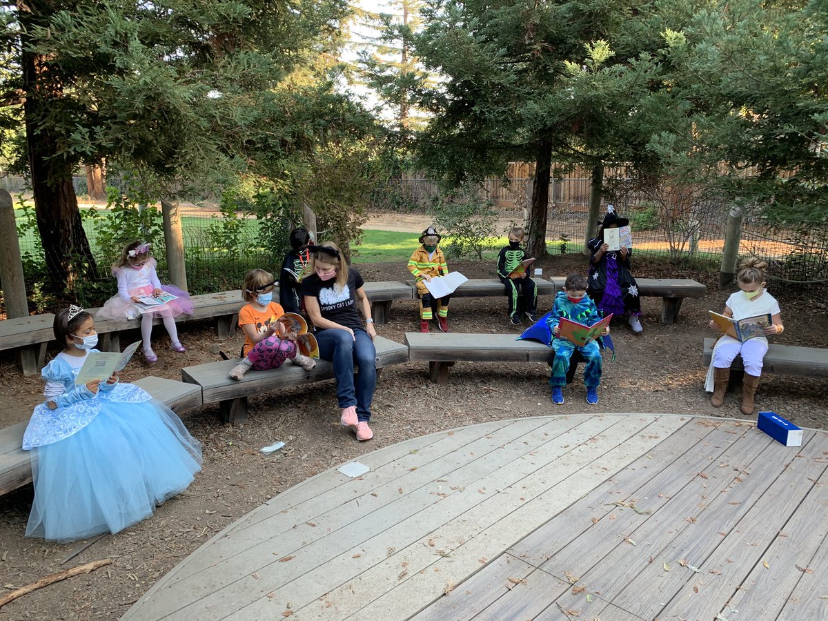MissKimsKinders's tweet photo. Storybook readers loved reading in a special place, in special clothes, with special books last week. Dragons and unicorns and princesses love a good story. #OldFavoriteStoryBooks #IdentityBuilding #ReadingWorkshop @lasdk8 @OakPrincipal @TCRWP https://t.co/trDxymVxvn