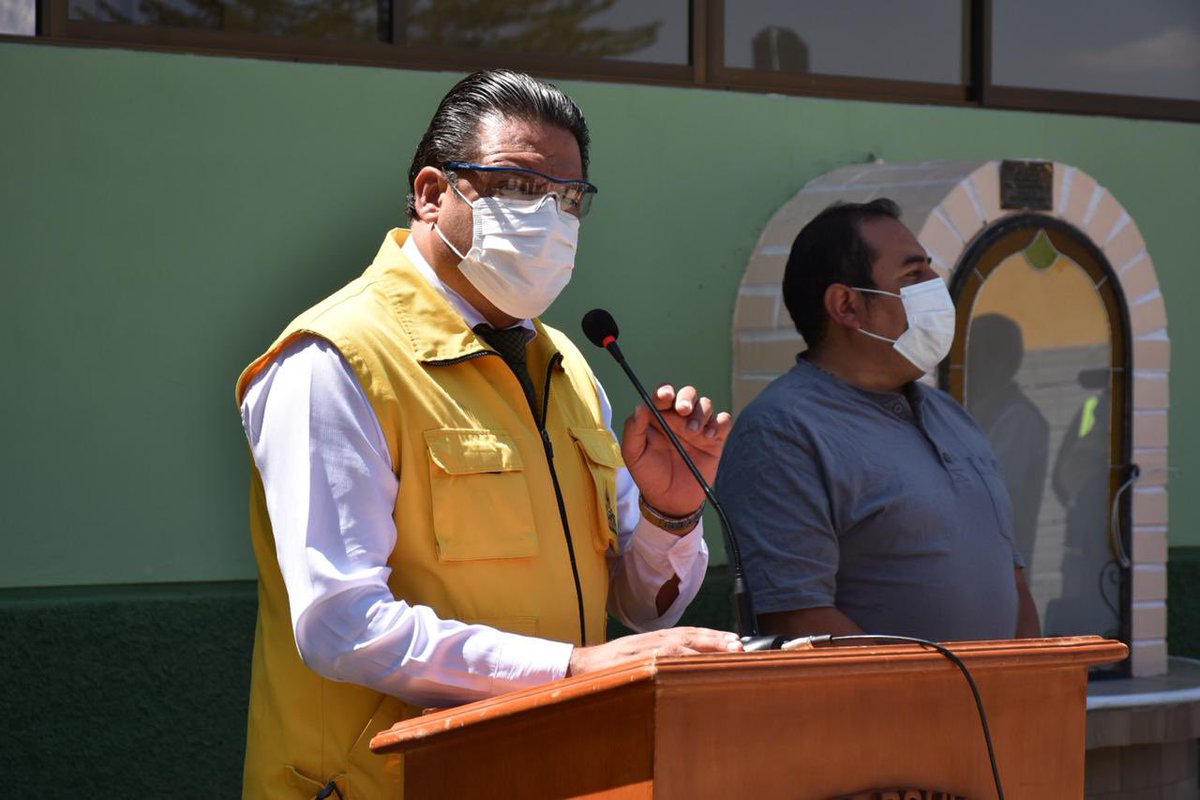 ViceminSegCiu's tweet photo. Viceministro de Seguridad Ciudadana @WilSantacho presente en el acto de entrega de infraestructura y equipamiento a la EPI “Chasquipampa” en la Zona Sur La Paz. https://t.co/KIiTLc7NQx