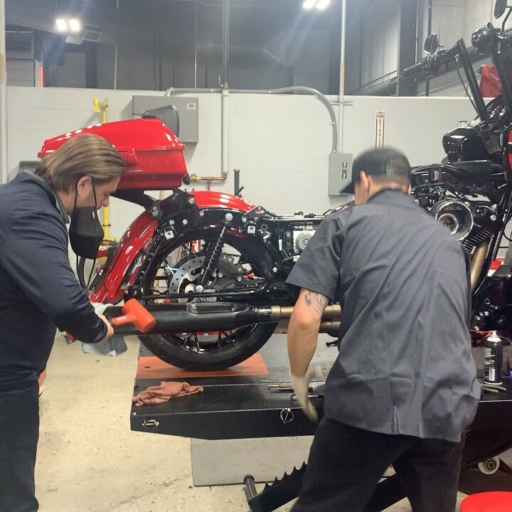 RealMattWenning's tweet photo. When @rick_ricart is personally working on your bike you know it’s Gona be a monster!!!!!! We are the first in Columbus OH with the 131 kits thanks to @adfarrow !!!! #harley #vtwin #roadglide #farrows #ricart #screamingeagle #stage4harley https://t.co/0sNPUYlbVI https://t.co/fYVK8SHAOa