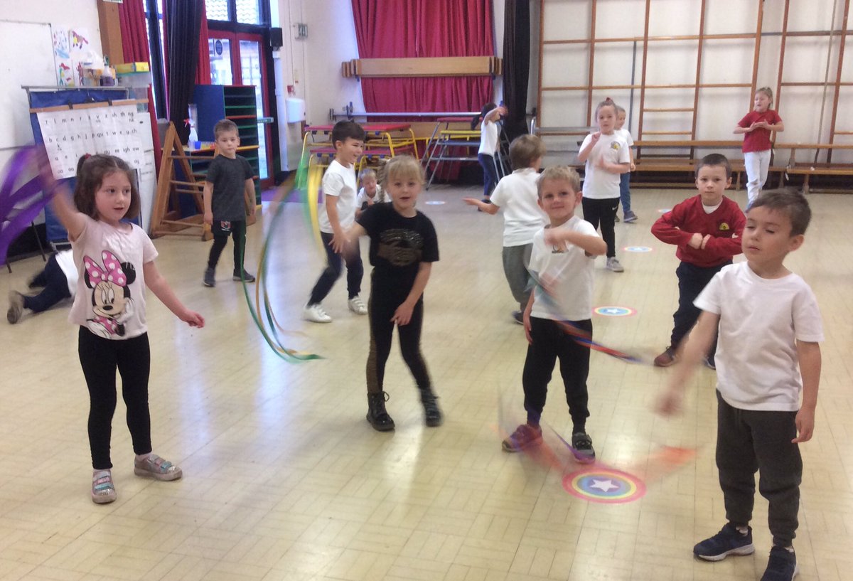 UndySchool's tweet photo. We really enjoyed our Firework PE session today 😊 🎆 🚀 #UPSY1JM #CreativeDevelopment #FireworkDance https://t.co/jrUJ3pOBpz