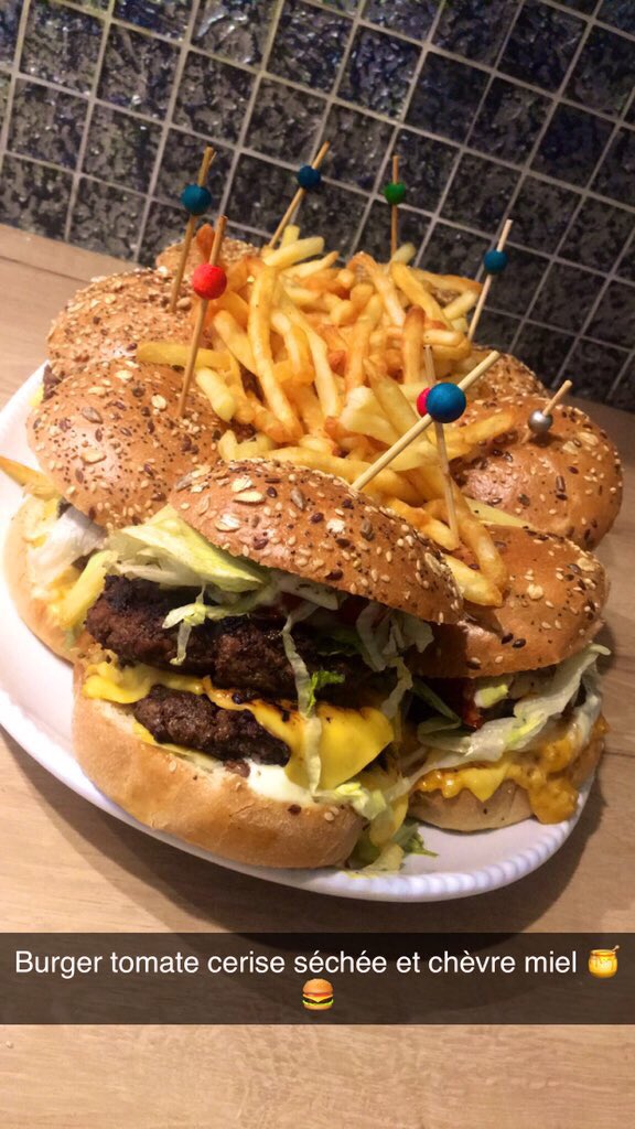 don_sido_'s tweet photo. Vous faites quoi ? 
( mes recettes sont sur mon insta https://t.co/TMXMSMoBPM ou sur mon Twitter) https://t.co/4ZQfb5t6fO