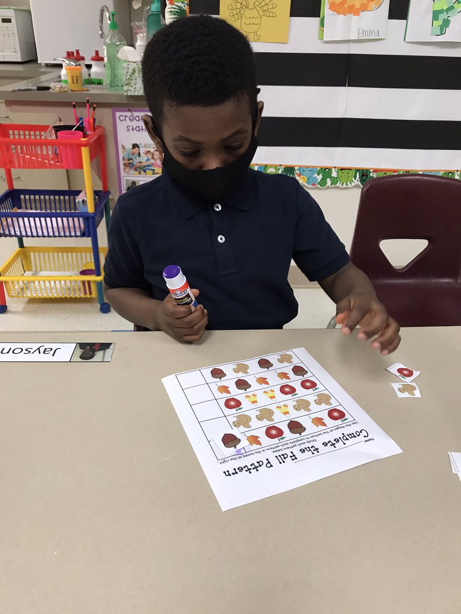 ReidKaylea's tweet photo. Pre-K loves making patterns! @jjkennedy03 💙✂️💙✂️ @CISDWalker #prek https://t.co/RDRpe5JJfR