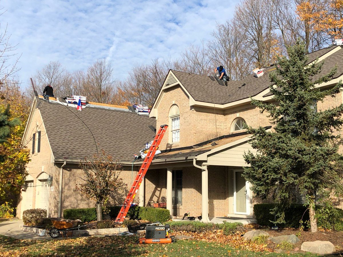 New roof and beautiful #autumn colors! #design #designer #builders #construction #renovation #architecture #roofing #work #rooftop #outdoor #siding @CertainTeed #wednesdaythought #metrodetroit #Michigan