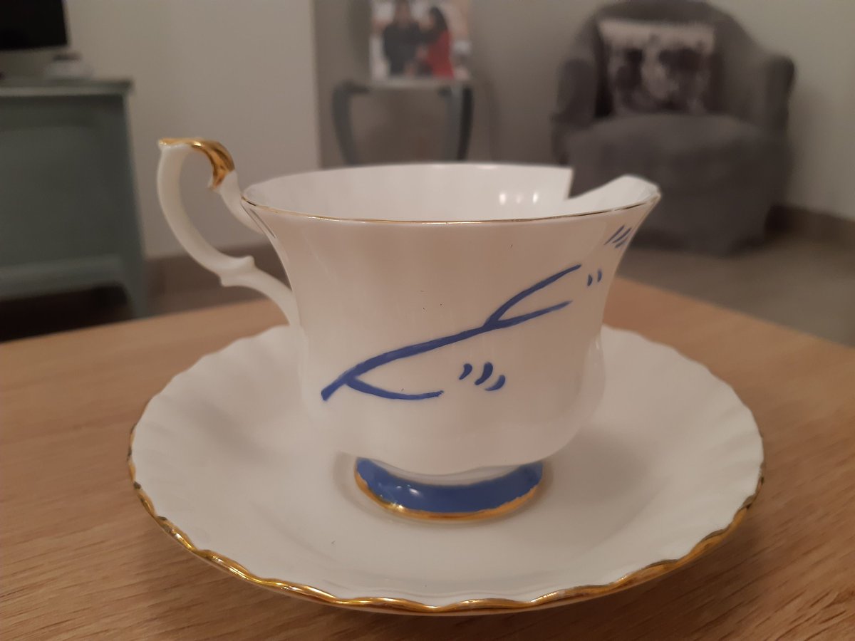 AlliCamAllison's tweet photo. I can't believe I have the #chippedcup (not the real, but it looks a lot like it) 🤩
To buy yours : https://t.co/7ZTyY174CH #Rumbelle https://t.co/xyAiZuJDXI