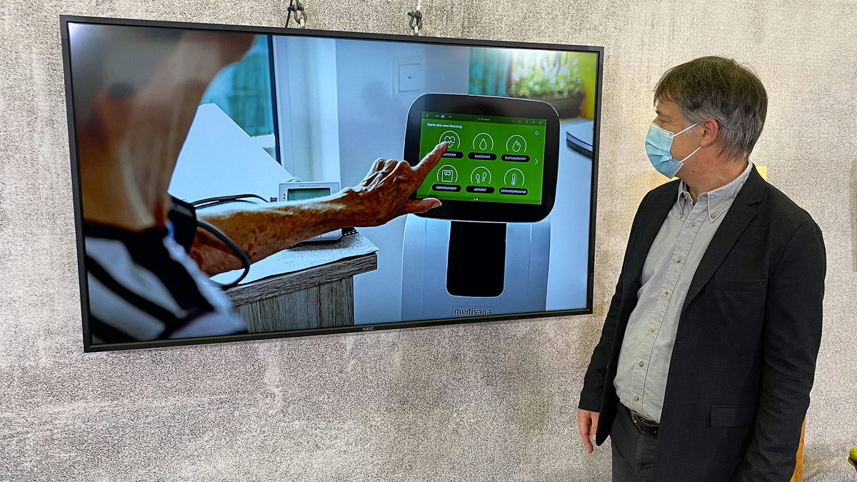 OTH_Regensburg's tweet photo. Heute stellte das Projektteam den Projektstand von "#TePUS: #Telepräsenzroboter für die #Pflege und Unterstützung von Schlaganfallpatient*innen" im Rahmen der virtuellen #Tagung "DeinHaus 4.0 Oberpfalz" vor. ➡️ https://t.co/NsbNNRKoKm
📸 OTH Regensburg/Hilde Wagner https://t.co/xP0C4xfMSY