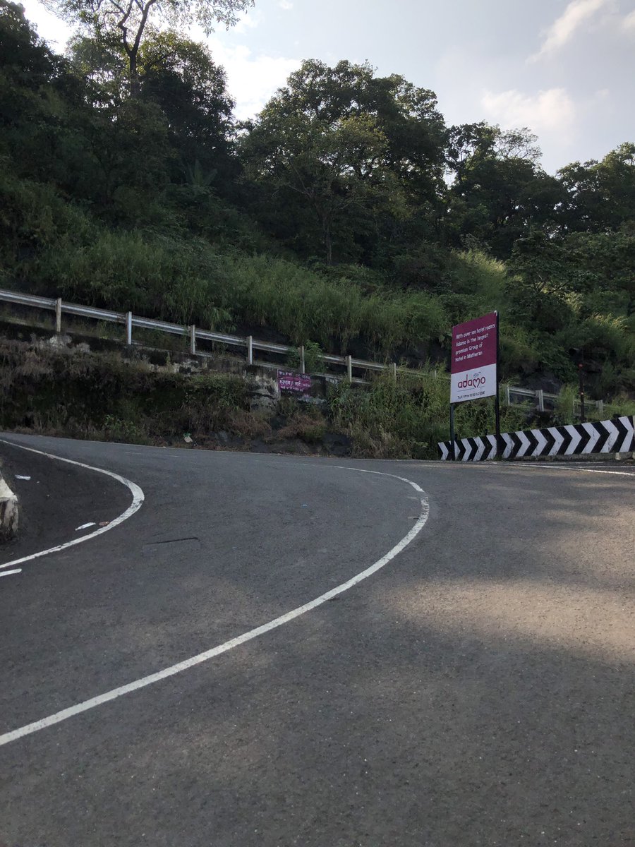 We stared from South Mumbai via freeway and were at the point till where vehicles are allowed in 2 hrs! (It can take 2 hrs from my home to airport at times so this was impressive) The ghat toads are wide, smooth and well marked ( @RoadsOfMumbai would appreciate)  #Matheran (2)