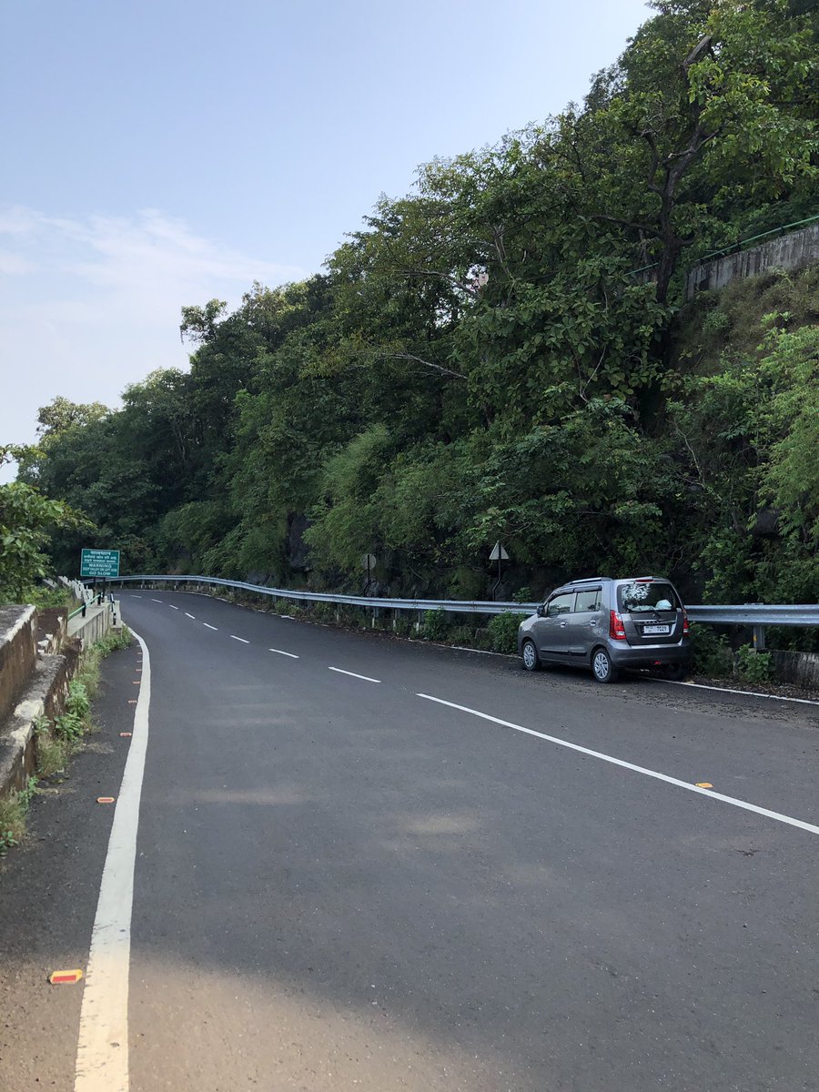 We stared from South Mumbai via freeway and were at the point till where vehicles are allowed in 2 hrs! (It can take 2 hrs from my home to airport at times so this was impressive) The ghat toads are wide, smooth and well marked ( @RoadsOfMumbai would appreciate)  #Matheran (2)