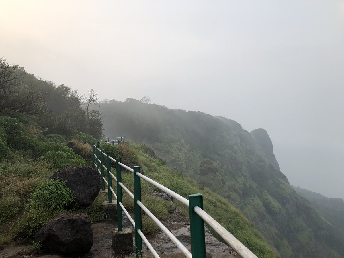 Next morning was a walk to Belvedere point  #Matheran The paths are very good, adequate directions on the way. If needed, one can also choose a horse ride (May need to inform them previous day for a morning ride) (10)