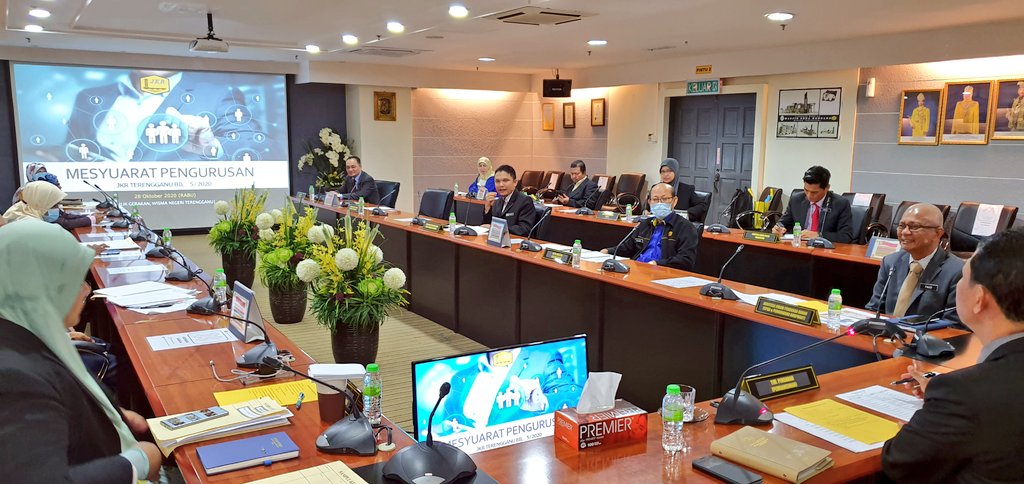 JKRTerengganu's tweet photo. Mesyuarat Pengurusan Bil 5/2020 #JKRTerengganu dipengerusikan oleh Tim.Pengarah (P) Ir. Jasmi bin Wahab
@jasmi99203168 di Wisma Negeri.
@JKRMalaysia @IrZulkefly
 @yusufghani200 @Nuzulnisa
 @fbjjkr https://t.co/a1Pj0yLf6z