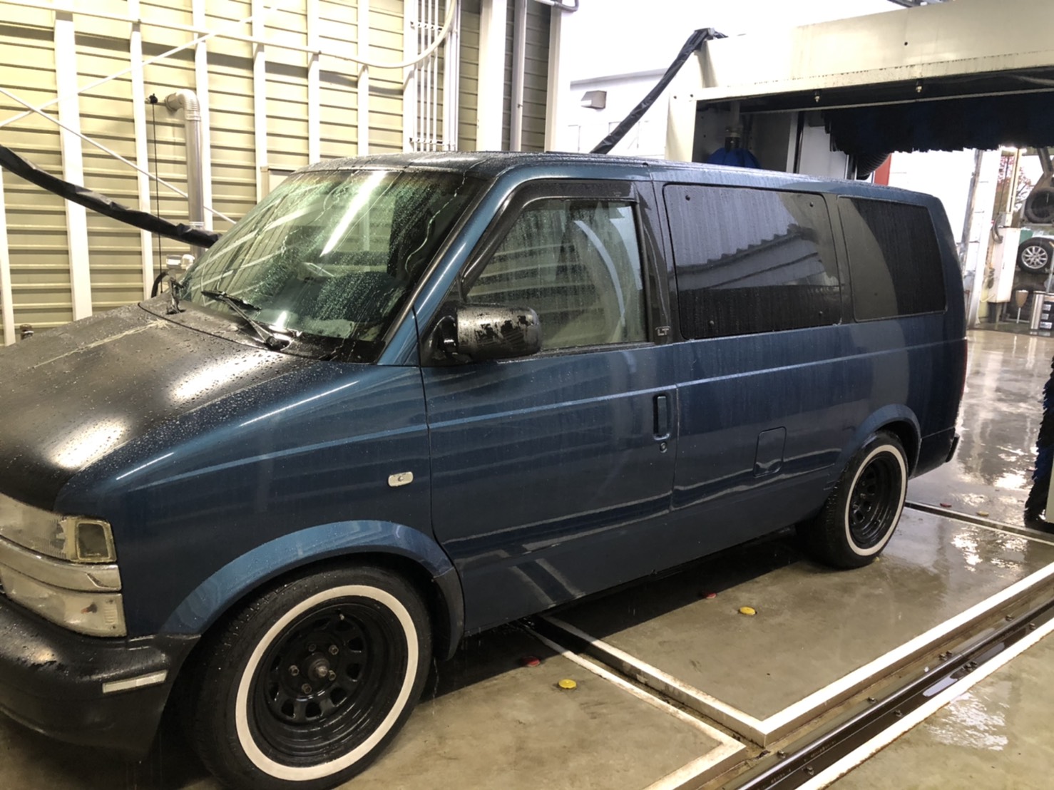ツッチー V沼堕ち温泉地移住ｵﾀｸ Gomaore0124 シボレーアストロ Lt 元ヤナセ車 アストロ お馴染みのエアコン効かないくらいの不具合 実走距離は約15万キロ 燃料メーター故障のために交換 で改ざん車扱い 車検は今月に通してあって貨物登録なのでほぼ丸っと1