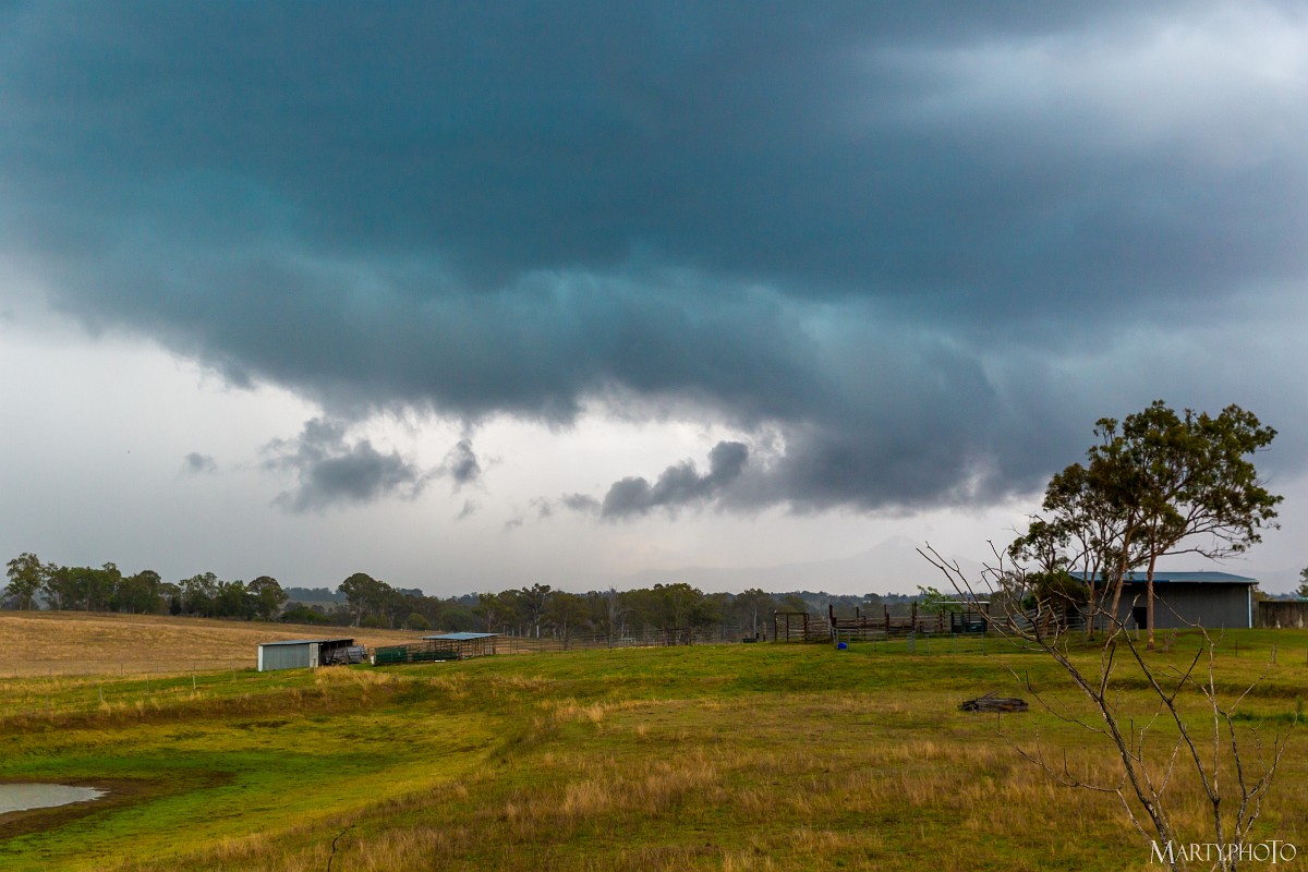 Multiple waves of storms tracked across SE Queensland today and this time with lightning: marty.photo/severeweather/…