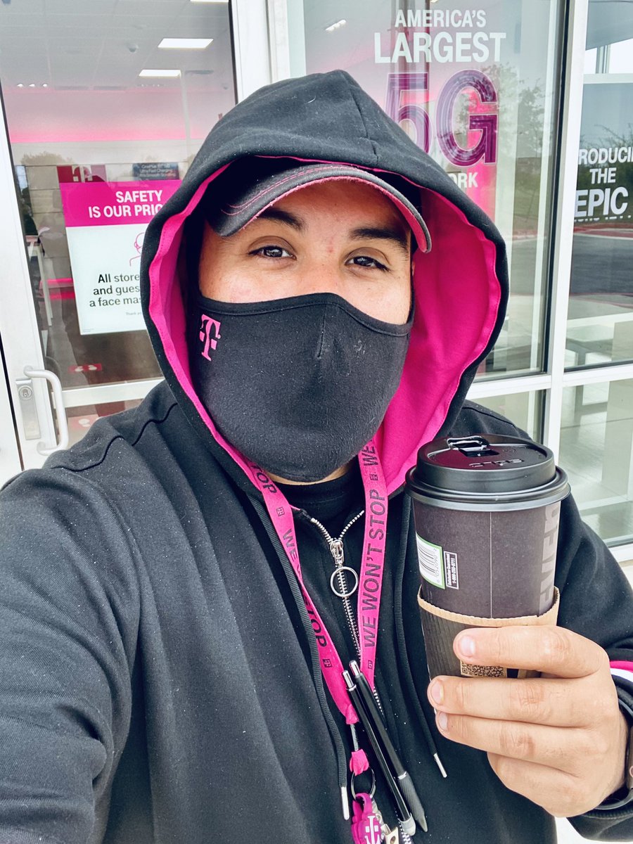 Tmobileone1's tweet photo. Another cool rainy 🥶 🌧 but the #tmobilegear is keeping me dry and warm @JonFreier @MikeSievert plus the hot chocolate is good aswell 🔥🔥🔥 https://t.co/iz9RTlhqnY