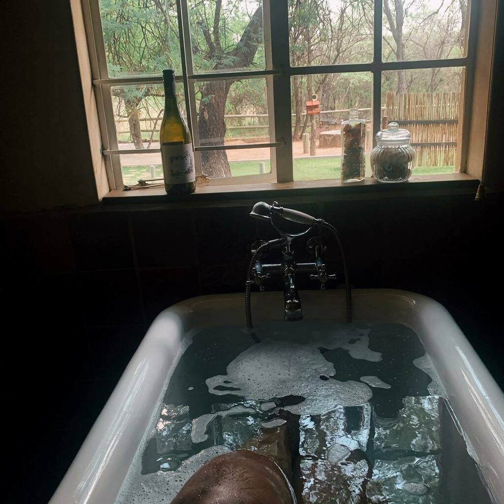 allthingsthando's tweet photo. Bathrooms with amazing tubs are a great place to unwind and think. Where is your perfect thinking spot?
#TheMomCastSA #BeAllThingsYou #ItTakesAVillage #Parenting #Pregnancy #Motherhood #Fatherhood #Podcast #YouTuber #MomLife #Learning #Educate #Grow #Tr… https://t.co/wgjjjPTQsF https://t.co/WFBKqLGqKI