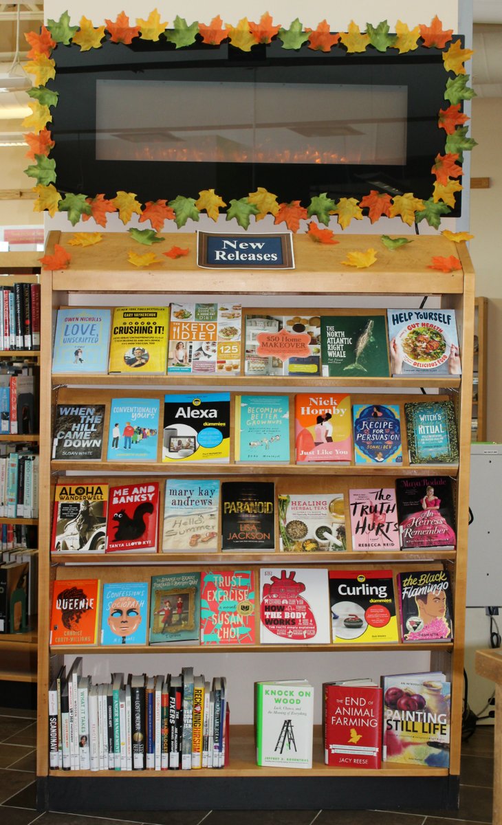 EastSJLibrary's tweet photo. 🍁📗🍂 https://t.co/ZxnAcuDfin
