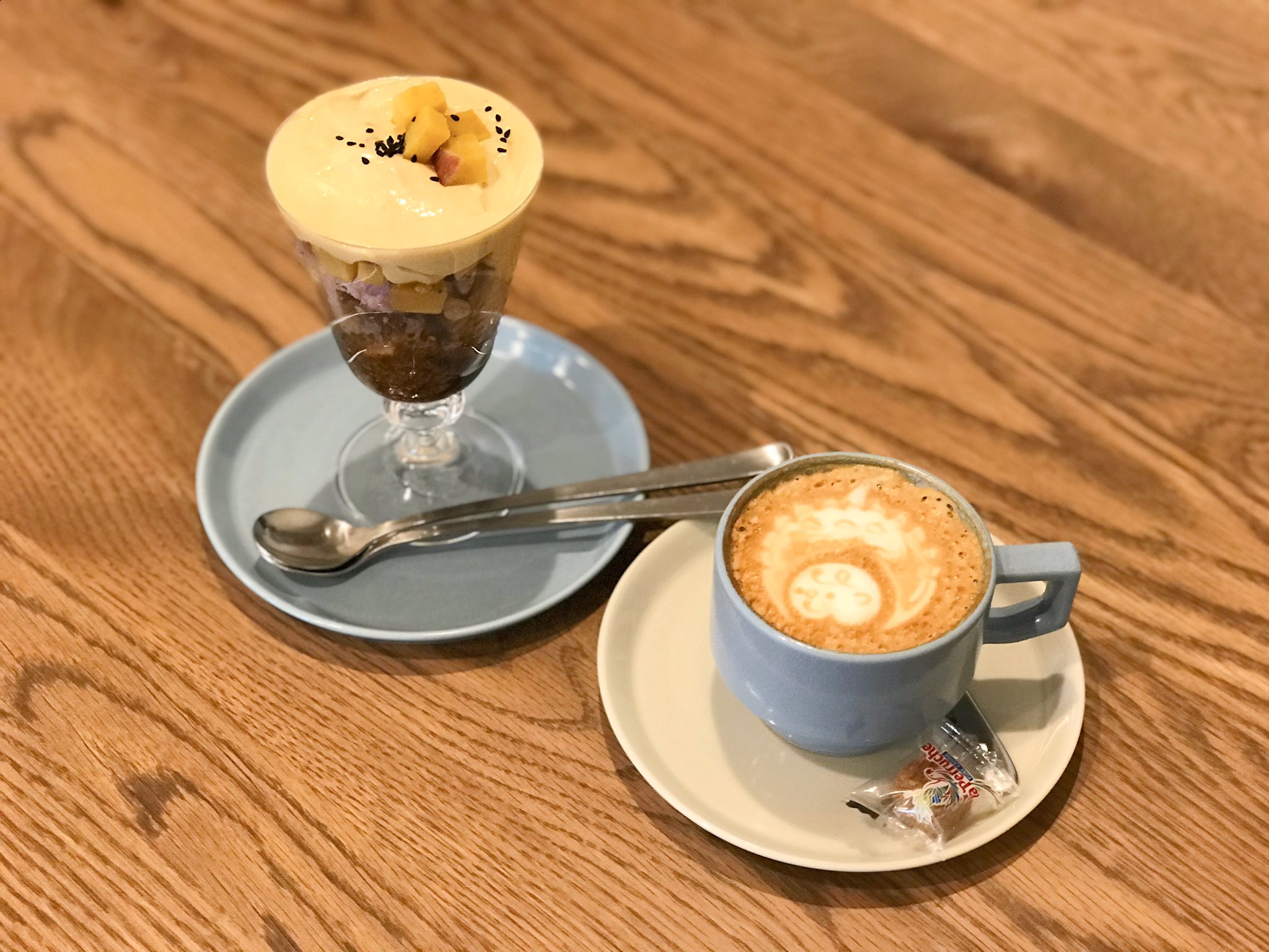 Nagosaka 大阪 桃谷 の Rootcoffee で安納芋パフェ カフェラテにはハロウィンのラテアート 器は 波佐見焼 でかわいい ルートコーヒー 大阪カフェ 桃谷カフェ ラテアート カフェラテ ホットコーヒー T Co Iz04lzyrcm Twitter