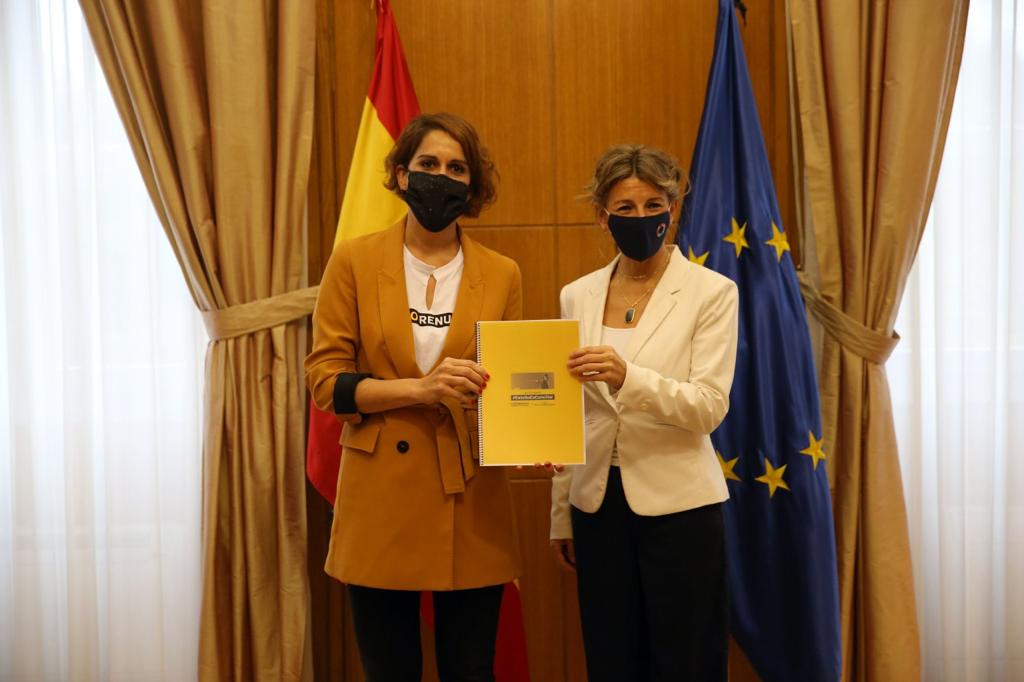 Malasmadres el manifiesto #EstoNoEsConciliar ya está en el Ministerio de Trabajo <a href="/empleogob/">Ministerio Trabajo y Economía Social</a> <a href="/Yolanda_Diaz_/">Yolanda Díaz</a> 

📢 Ante la segunda ola de la pandemia, hemos denunciado que #PlanMeCuida no está dando soluciones: las solicitudes para la adaptación de jornada acaban en peleas legales.