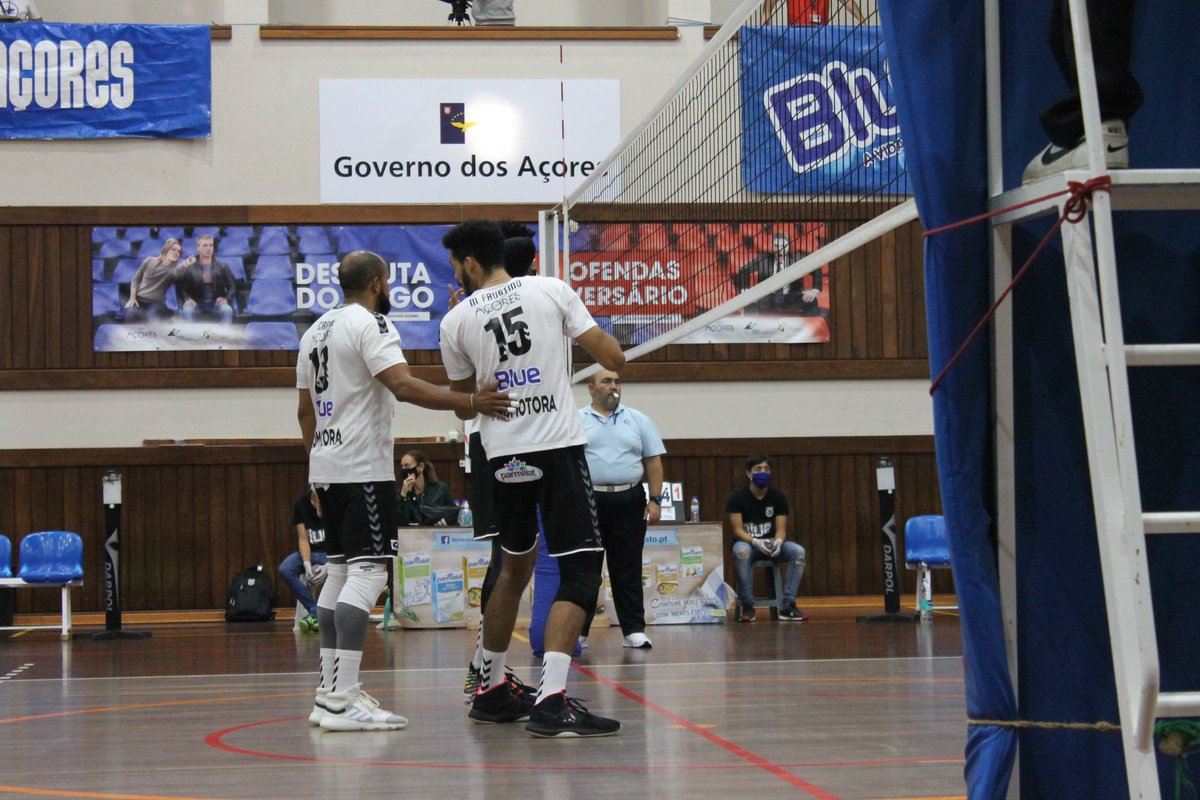 fontebastardo's tweet photo. 🇧🇷 
Domingo foi dia de estreia para Matheus Faustino 🖤
#SomosAJFB #AJFBSM #ajfb #voleibol #voleibolacores https://t.co/9oQtj8P94N