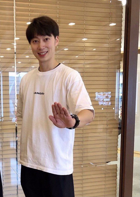 おじゃる あたしが10年以上ずっと好きな芸人さんなんですけど 最近カッコ良さが爆発してるんです はん にゃの金田哲さんって言うんですけど よかったら覚えてください笑 はんにゃ 金田哲