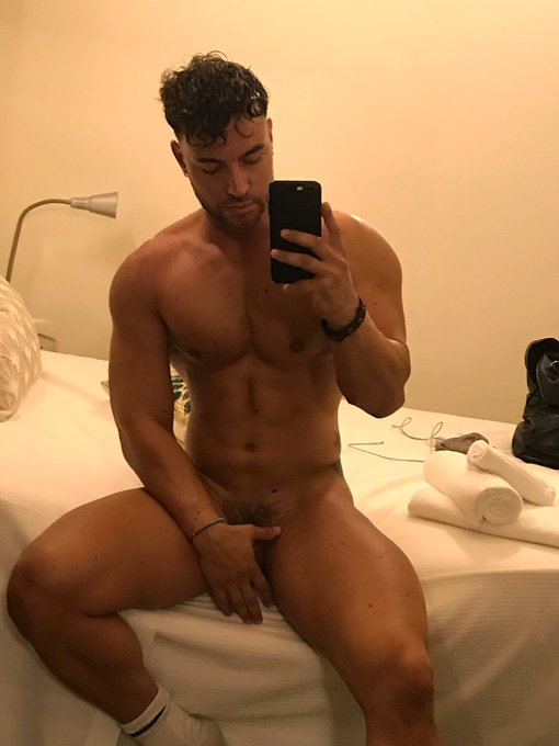 Hello guys!

? https://t.co/KdTjLDpFcM

#SubscribeNow #discountoffer 

30% off guys!!!

@GayItaliaHot