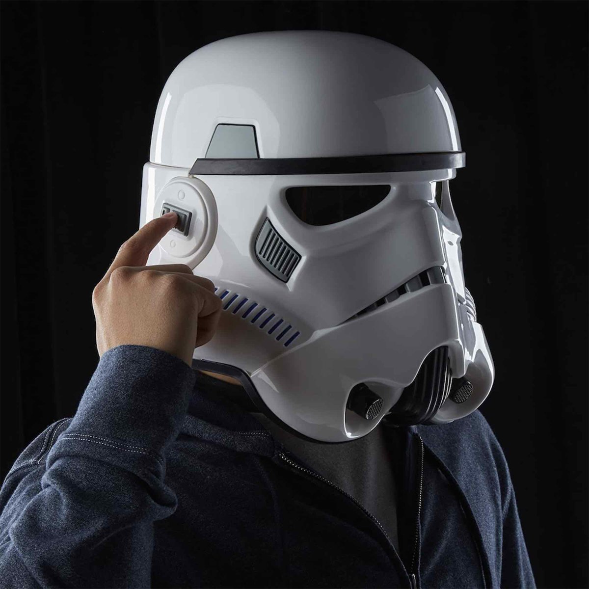 Outletfriki's tweet photo. Be smart, compra en https://t.co/T0Nd1BaVtx!
No te pierdas lo que tenemos hoy preparado para tí, fiel trooper..
#befrikimyfriend #outletfriki #starwars #strontrooper #stormtrooperhelmet #escalareal https://t.co/K97wRR4WAR