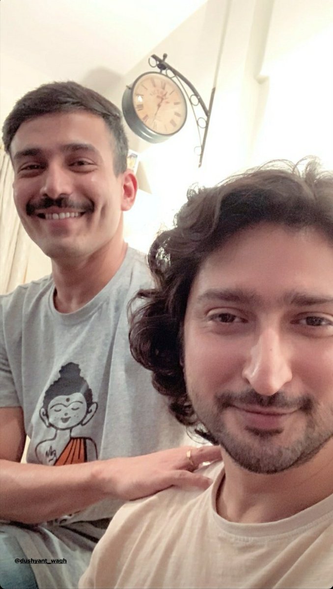 KunalKKapoor_FC's tweet photo. Mohan aur Guru ka yaarana 😍

What a delight to see two together after years! 👬❤️

New Story
#KunalInstagramUpdate https://t.co/oTW7EtIDiU