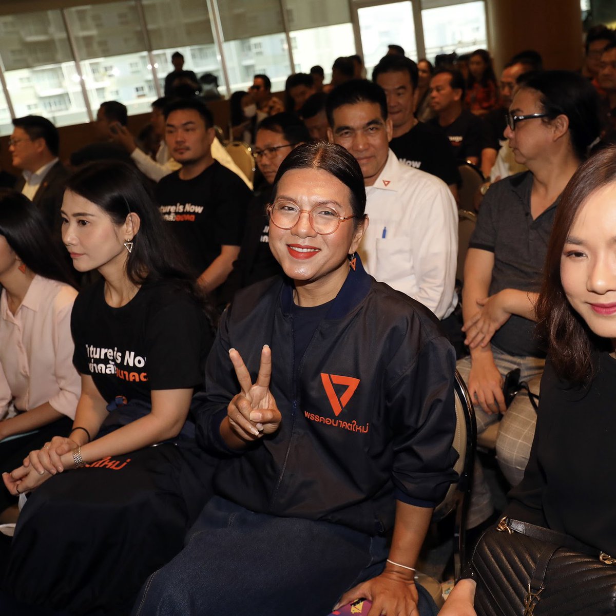 thestandardth's tweet image. BREAKING: ธัญญ์วาริน สุขะพิสิษฐ์ ส.ส.พรรคก้าวไกล พ้นเก้าอี้ ส.ส. หลังศาลรธน.วินิจฉัย ถือหุ้นบริษัทที่มีการประกอบกิจการสื่อ 

อ่านต่อได้ที่ facebook.com/thestandardth/…

#ก้าวไกล 
#ธัญญ์วารินสุขะพิสิษฐ์
#TheStandardNews