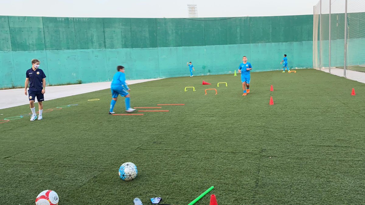 CELHFutbolBase's tweet photo. Aquest cap de setmana hem hagut d’afrontar un nou contratemps amb l’implementació del toc de queda. Des del CELH volem agraïr i posar en valor la ràpida reorganització dels entrenaments per part dels coordinadors, així com a les families per la bona acollida dels nous horaris https://t.co/XRMIoTwrrL