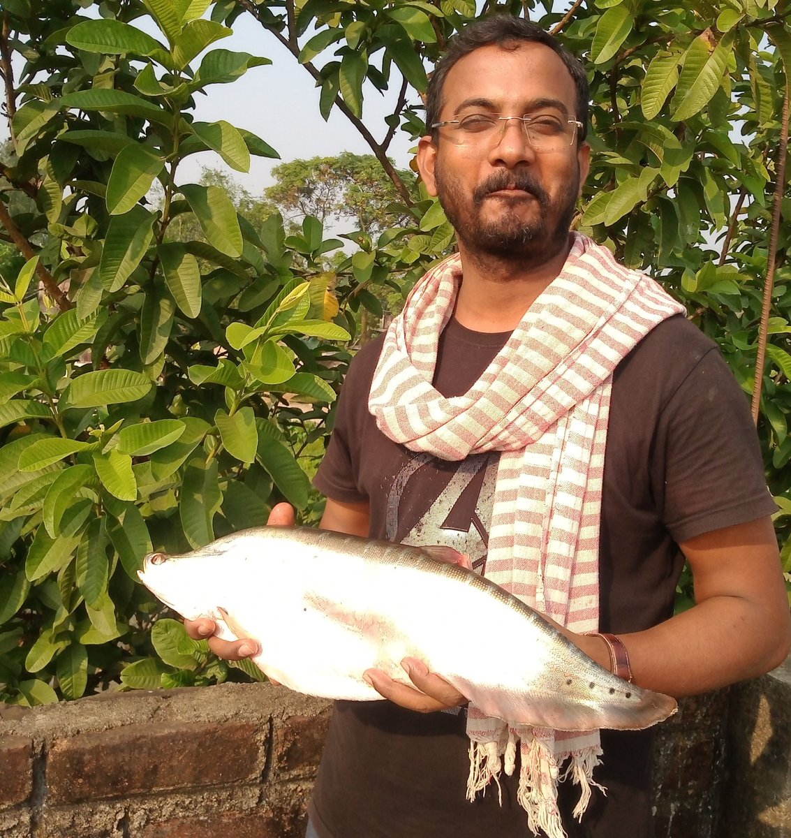 pravinkj23's tweet photo. If my mouth don't say it, my face definitely will! 😁😜😆#betel_lovers🍃#Brahmaputra #NorthEast #catfishing #fishing #Ompok #Pabda #traveling #fishlover🐟🐠🐬🦈 https://t.co/QDZ1TPRJ1R