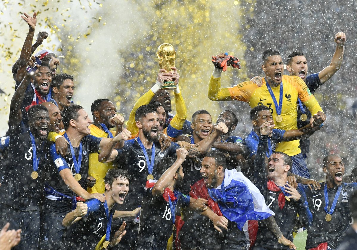  THREAD COUPE DU MONDE 2018 En ces temps difficiles, rien de mieux pour se remonter le moral qu'un large retour sur la Coupe du Monde 2018 remportée par nos Bleus... 