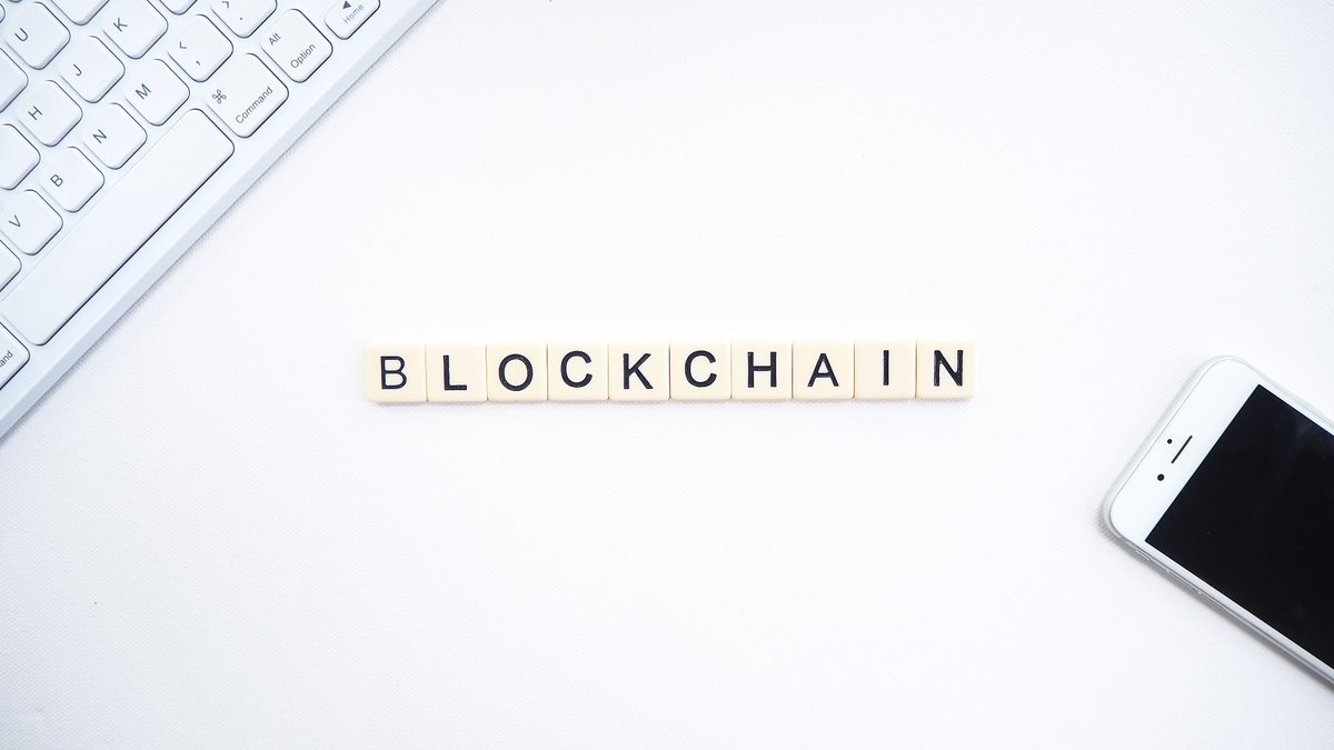 ISDI_edu's tweet photo. ¡Llegamos a la recta final de los #LearningTracks sobre #Blockchain! Hoy a las 19.00h no puedes perderte la última sesión en exclusiva para toda nuestra comunidad #xISDI con @AbeBere sobre “Decentralized Finance (#DeFI) con Blockchain”. ¡Te esperamos! #TheWorldISDIgital https://t.co/3BiXJCkA1x