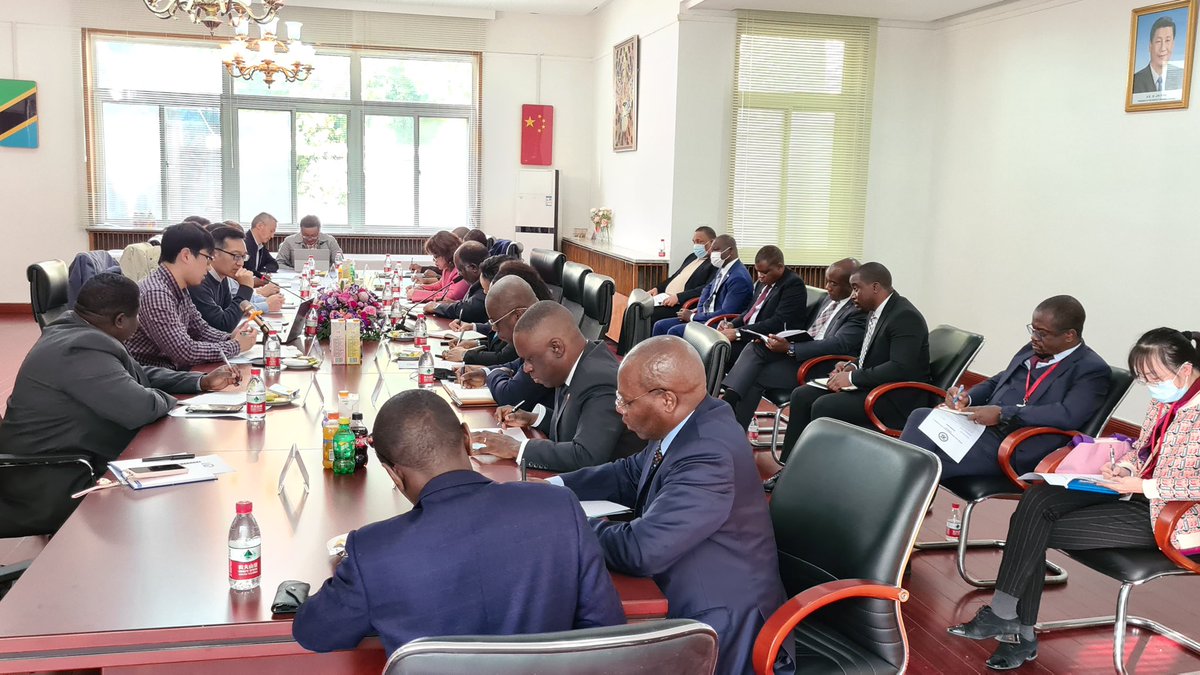 UbaloziChina's tweet photo. Jimbo la Zhejiang kukuza ushirikiano na Nchi za SADC katika sekta za Afya, Elimu, Biashara na Utalii. Makubaliano hayo yamefikiwa leo Jijini Beijing katika mkutano wa Mkurugenzi wa Mambo ya Nje wa Jimbo la Zhejiang Ndugu Chen Jiangfeng na Mabalozi wa Nchi za SADC https://t.co/CRtNtSd2tS