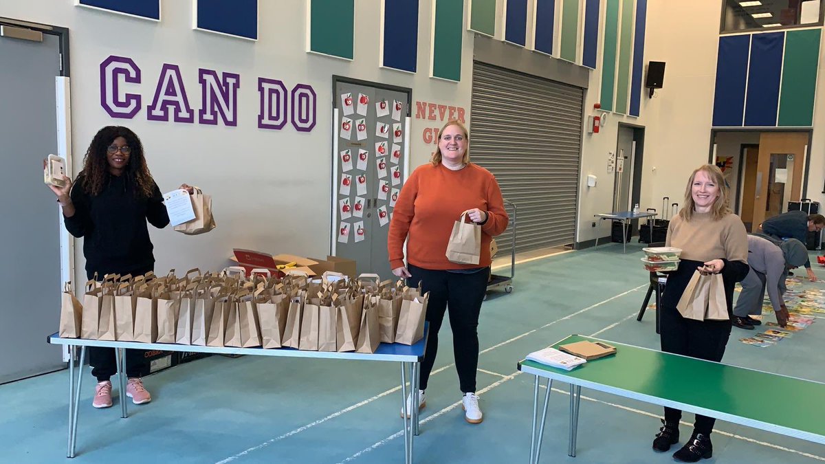 theorionschool's tweet image. Huge thanks to everyone involved in providing free school meals for local children @BarnetLeague @WillPairpoint @MesutOzil1088 Stefan Peppert. Our team of volunteers are at Orion again today @BYTProject 👏 @MarcusRashford