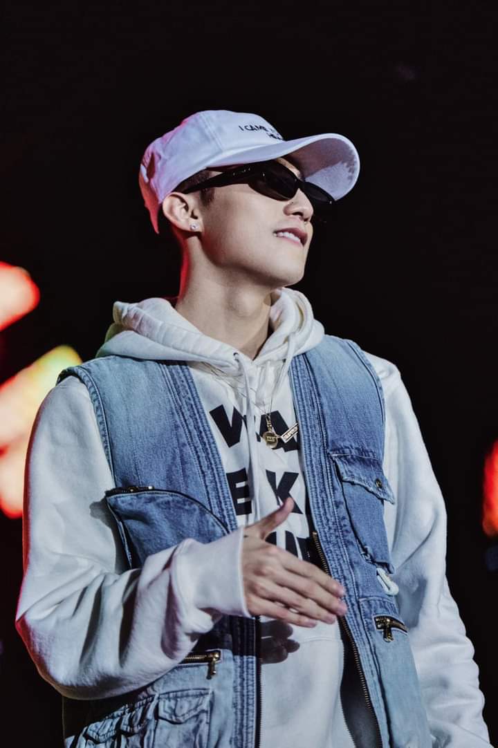 mtpentglobalfan's tweet photo. 𝗦𝗼𝗻 𝗧𝘂𝗻𝗴 𝗠-𝗧𝗣 𝗶𝗻 "𝗛𝗮𝗽𝗽𝘆 𝗫" 𝗺𝘂𝘀𝗶𝗰 𝗹𝗶𝘃𝗲𝘀𝗵𝗼𝘄! 
------
Sơn Tùng M-TP trong đêm nhạc "Happy X"!

@sontungmtp777 #sontungmtp #mtpstage #ccyld #htca #ecnhq https://t.co/phXA8HnfrF