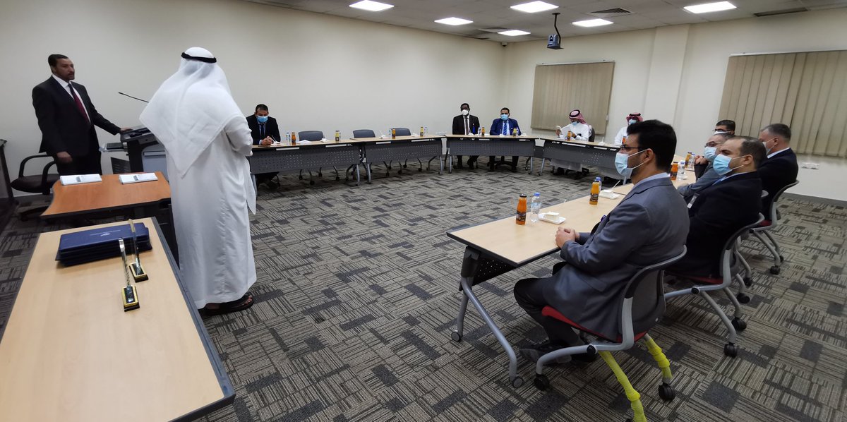 IAU_CASCS's tweet photo. 🎙️تحت عنوان
"نحو تقرير مختلف وتأثير مختلف" 
قام سعادة عميد الكلية بتكريم فريق عمل التقرير السنوي للكلية للعام الدراسي ١٤٤٠ /١٤٤١هـ وقدم سعادته الشكر والتقدير للفريق على إنجاز تقرير تفخر به كليتنا وجامعتنا ويحفزنا جميعاً على إطلاق قدراتنا وإبداعاتنا وتقديم أفضل مالدينا https://t.co/DwEBBLa7q4