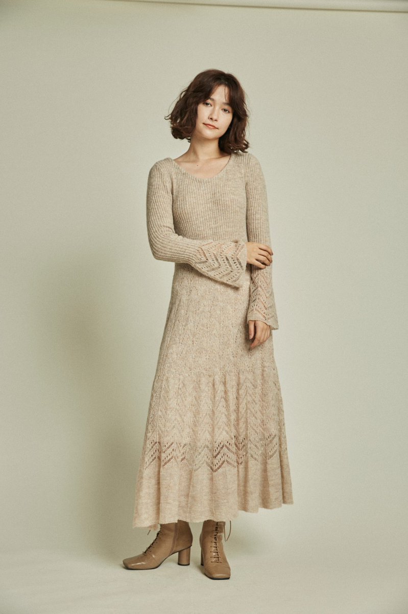 Lily Brown 公式 フワフワ透かし編みニットワンピース 13 800 Tax モヘア混の糸にさりげなくラメ糸が混ざっており 一枚で華やぐワンピース 襟ぐりの深さが前後で違うので2通りの表情を楽しめます Lilybrown リリーブラウン 店頭入荷中 T Lily Brown 公式 フワフワ透かし編みニットワンピース 13 800 Tax モヘア混の糸にさりげなくラメ糸が混ざっており 一枚で華やぐワンピース 襟ぐりの深さが前後で違うので2通りの表情を楽しめます Lilybrown リリーブラウン 店頭入荷中 T