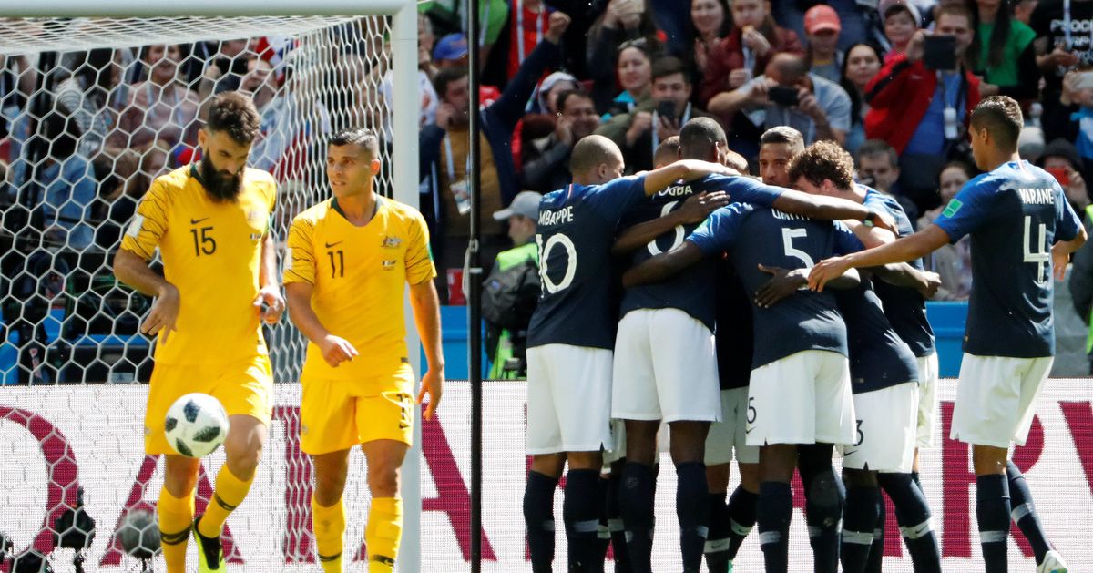 Gros soulagement pour les Bleus qui s'imposent 2-1 grâce à un but de Griezmann sur penalty et à un CSC de Jedinak validé après utilisation de la goal line technology. Les Tricolores ont beaucoup souffert, mais commencent malgré tout la compétition avec trois points importants.