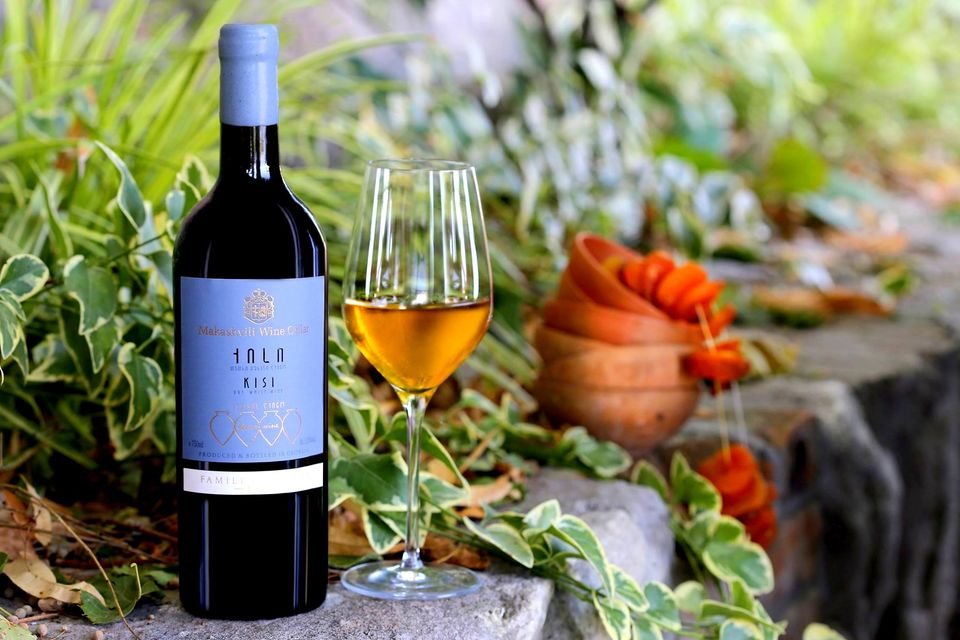 GeorgiaWineland's tweet photo. 🇬🇪🌞Wine ''Vaziani Kisi Qvevri ''-The first kiss and the first glass of wine are the best”.
Wine: Kisi, White-Dry
grapes: Kisi-Hybrid Mtsvane and Rkatsiteli
Region: Kakheti - Georgia
Manufacturer: Vaziani Winery
Strength: 1️⃣2️⃣, 5️⃣%
Volume: 0️⃣, 7️⃣5️⃣ L
Price-from 2️⃣5️⃣ $

#wine https://t.co/hWSAXyFCpV