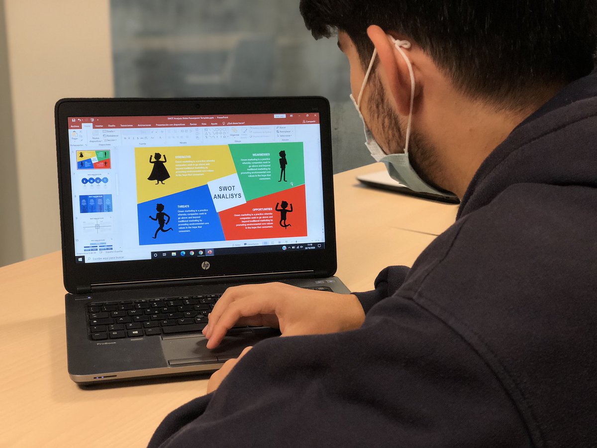 asanchez_hbs's tweet photo. Los #alumnoshumanitas ya están trabajando en su proyecto @miniempresasJA de @JASPAIN Hoy estamos haciendo un SWOT Analysis de diferentes empresas. @Humanitastc #emprendedores #bachillerato https://t.co/jhT88c26OT