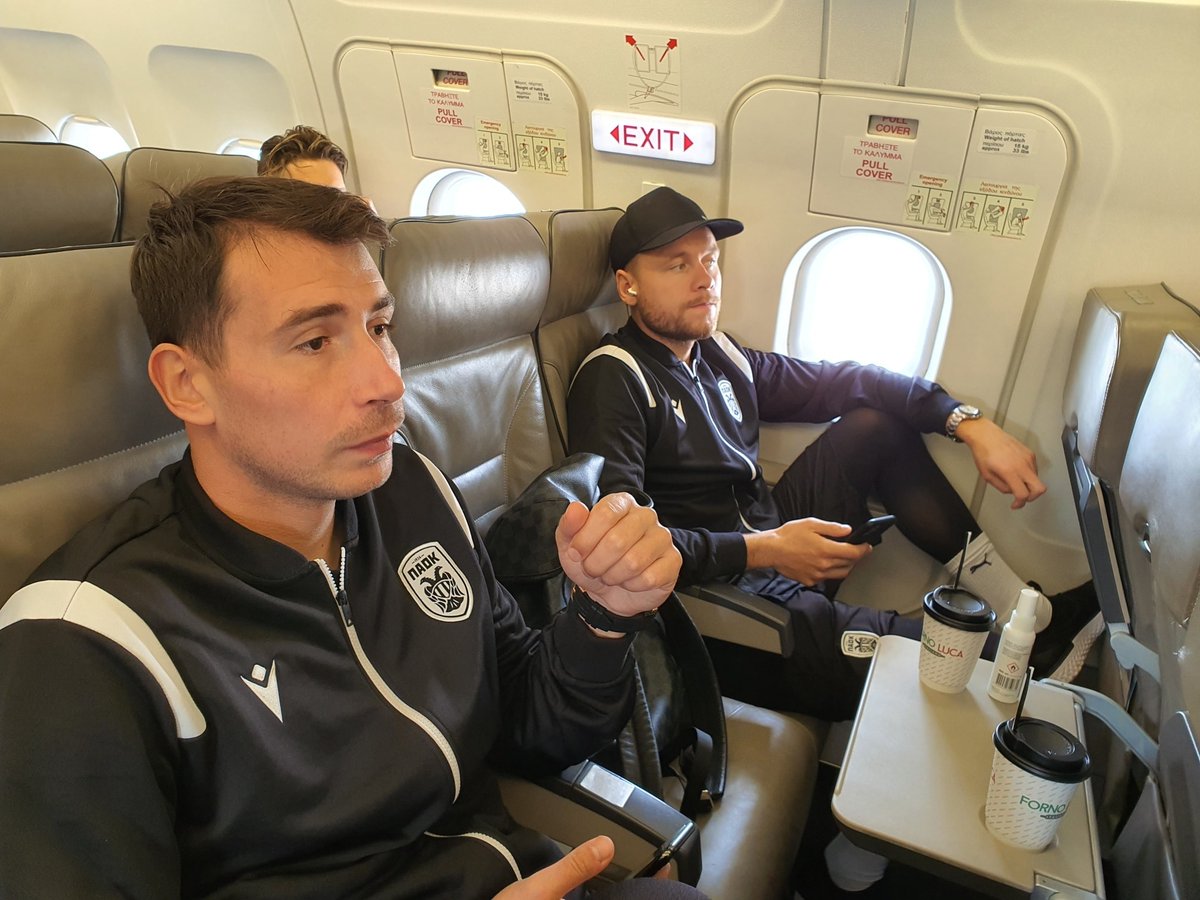 PAOK_ESP's tweet image. La expedición de #PAOK ya está instalada en Granada para el duelo del jueves. En la primera imagen vemos al islandés #Ingason, ex del conjunto andaluz y clave en la defensa de tres centrales de Abel Ferreira.