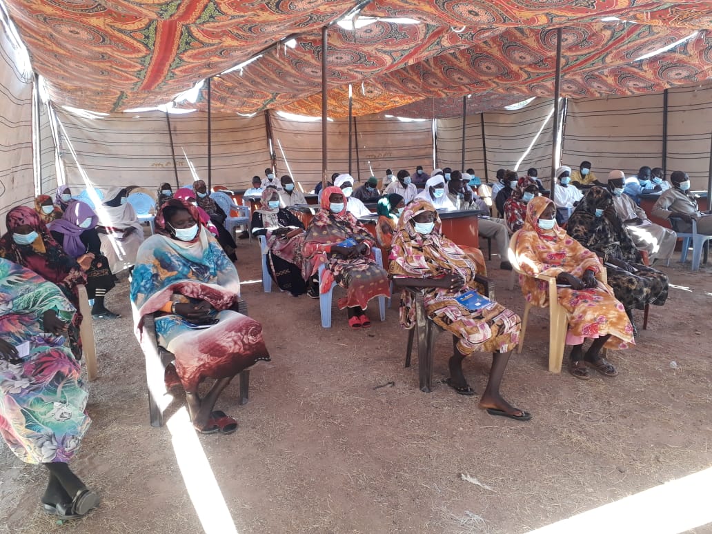 malaikaBali's tweet photo. Happening now! A consultative meeting with women and men IDPs at Menawashi camp in South Darfur on durable solutions. The forum will allow IDPs to air their views on how to resolve the protracted displacement. https://t.co/V9hRcdA2Ga