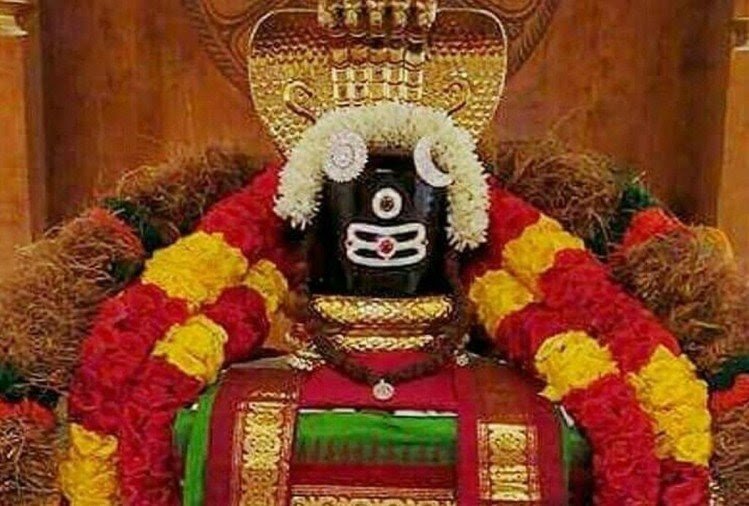 7.Lord Rama commanded that since Hanuman had got the larger lingam, it would be worshiped first and the smaller lingam would be worshiped second. That practice is followed even now.