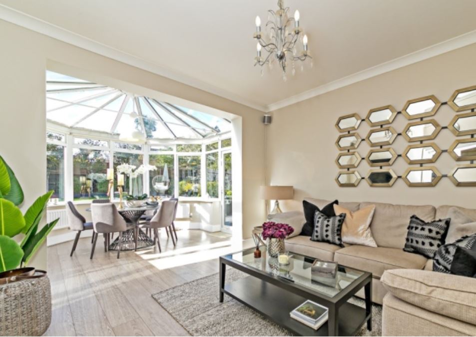 hertsadproperty's tweet photo. Setting the stage: The St Albans experts who help homes look their most sellable
https://t.co/5mSyzUdNJe https://t.co/3MmD249qUa