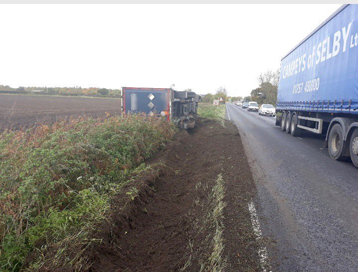 OscarRomeo1268's tweet photo. Heads up from my @NYorksRPG team that following an RTC on the #A1041 near the #A63 roundabout at #Selby there may be some delays later whilst this overturned HGV is recovered. Thankfully there are no injuries to the driver https://t.co/BAE9xiRxXQ