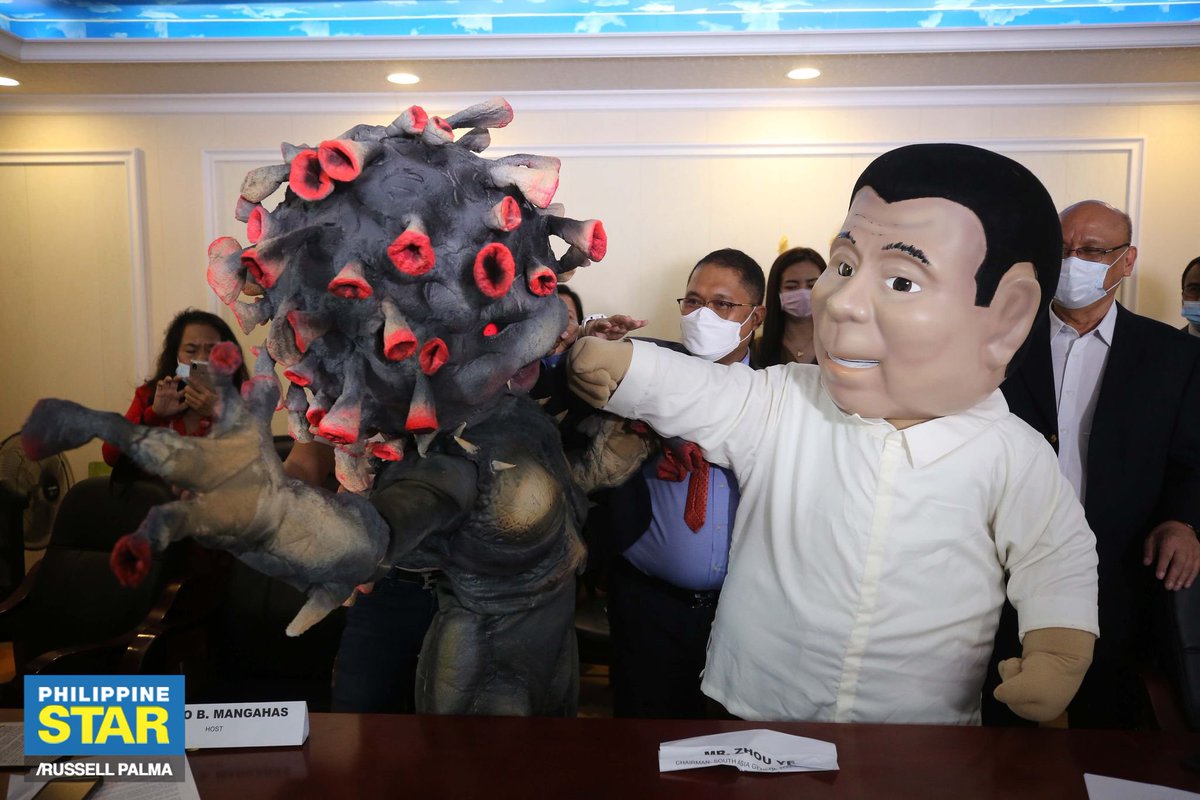 onenewsph's tweet image. A mascot of Pres. Duterte punches a COVID-19 mascot on Wednesday during a press conference pushing for free COVID-19 vaccination. 👊🤜🦠

(via @PhilippineStar)