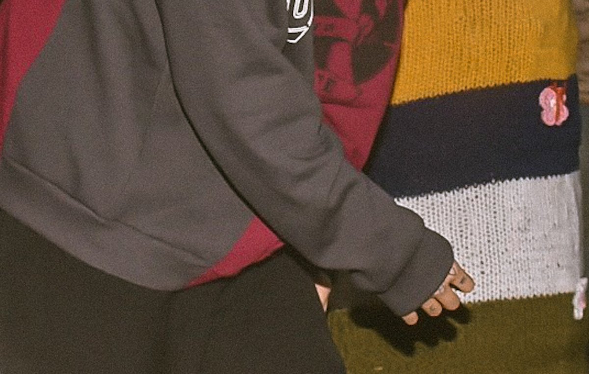 archiveforJK's tweet photo. sweater paws 🐾 https://t.co/L5z9tEgRrv