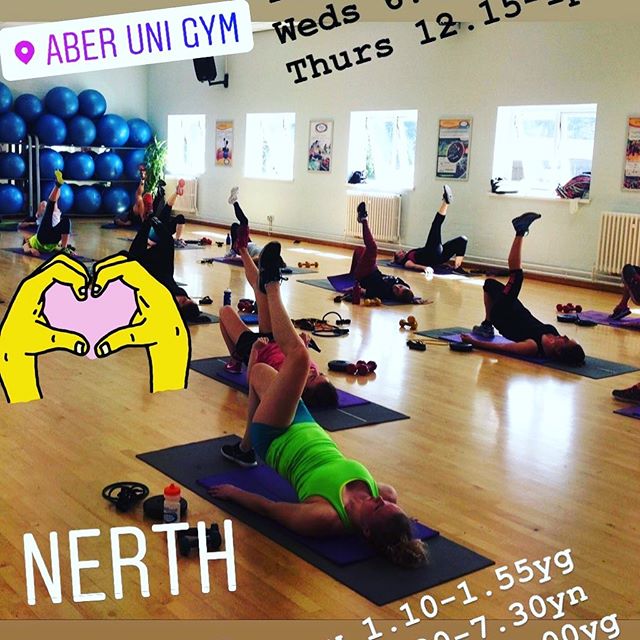 Ydych chi'n cofio'r dosbarthiadau yn y dyddiau cyn Covid? Os ydych chi'n hiraethu am ymarfer corff mewn grŵp yna ewch draw i'n platfform ar-lein lle ceir 500 o sesiynau i ddewis o’u plith. wexer.aber.ac.uk