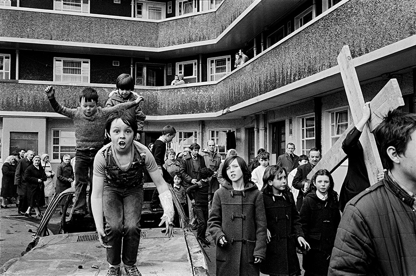 Good Friday, Seán McDermott Street, Dublin 1983/84 'The Light of Day' is a photobook retrospective of Tony O’Shea’s work, spanning four decades from 1979 to 2019. Published on 13 Nov by the @GOP_Ireland & @RRBPhotobooks, now available to order, see website