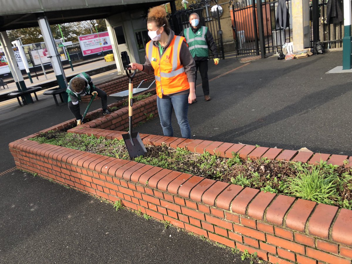 Abbeylinecrp's tweet photo. Day two of the @Abbeylinecrp @LNRailway volunteering day and we welcome  @WatfordMencap  @bee_trust project #community rail @LNRailwayNews @CommunityRail https://t.co/OfkZprZ4Ms